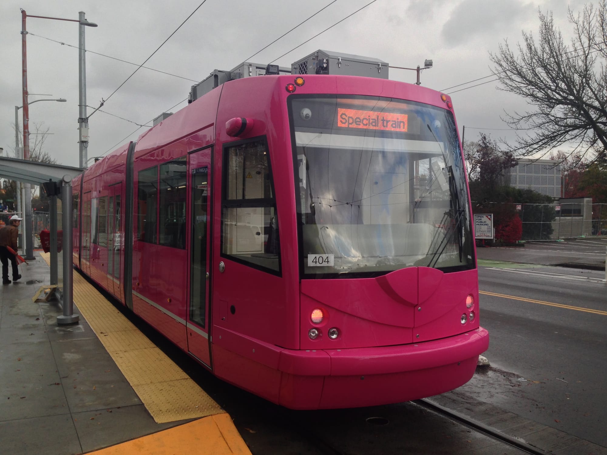 What We’re Reading: Hello New Streetcar!