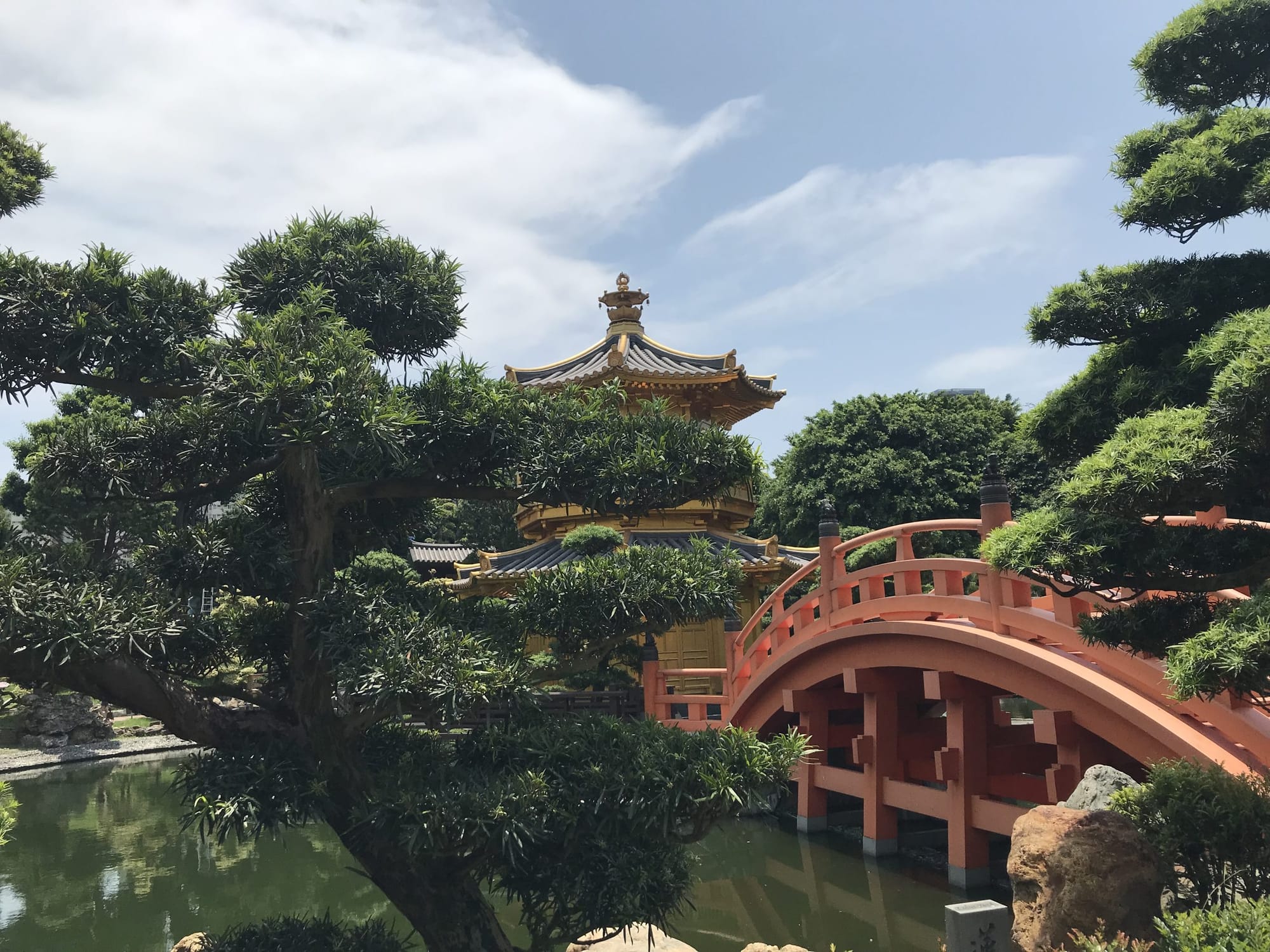 What We’re Reading: Parisian Veloism, Bus Only, and Drinking Water Woes