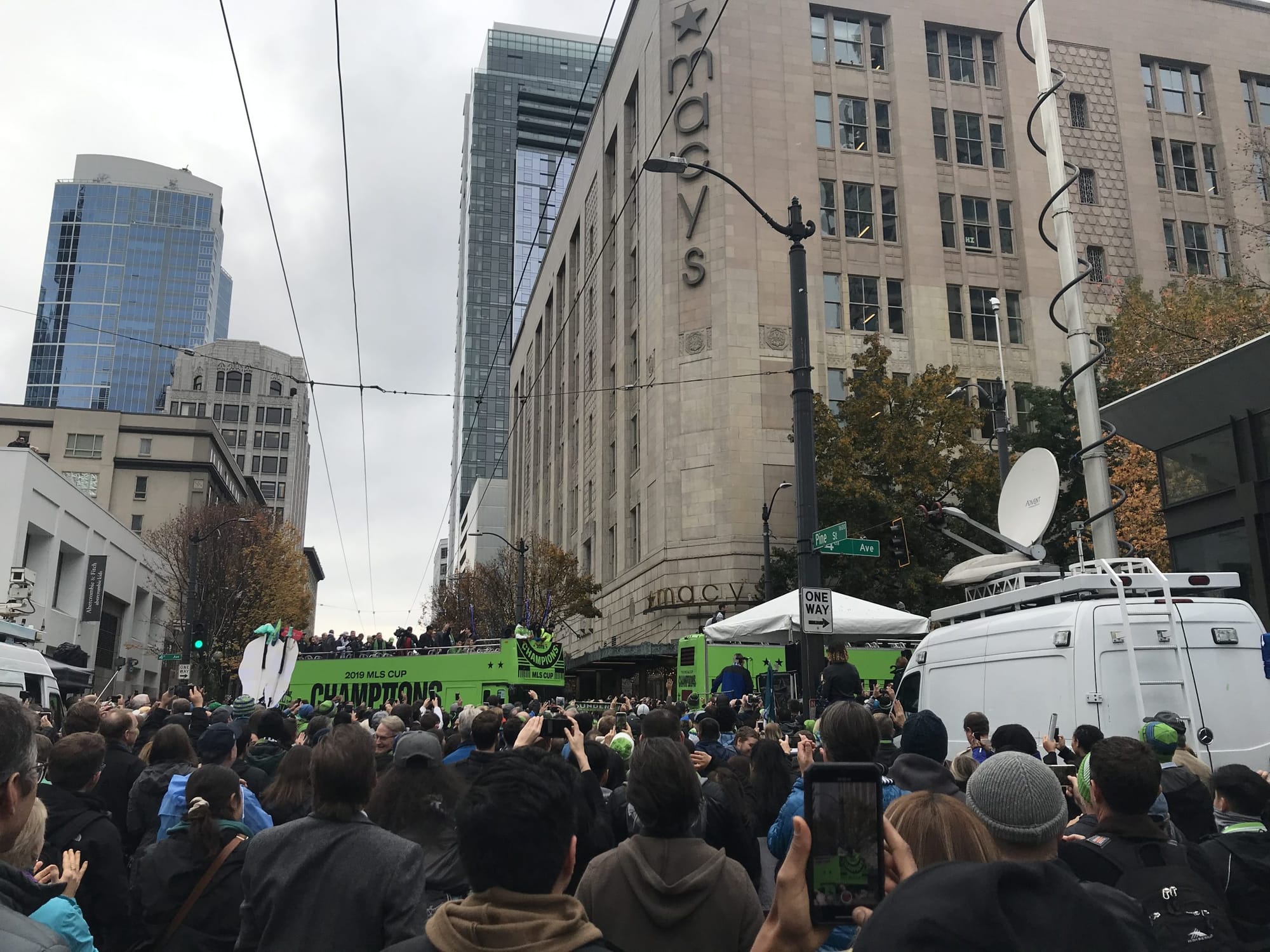 What We’re Reading: Constitutional, Euro Bus, and More Vendors