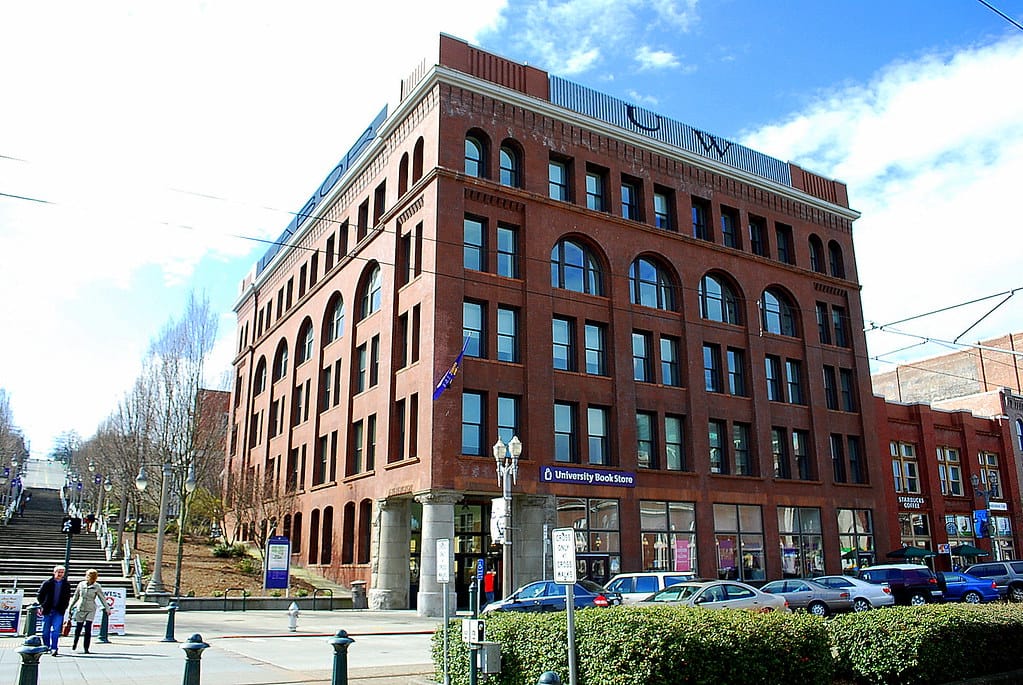 A photo of a five story brick building.