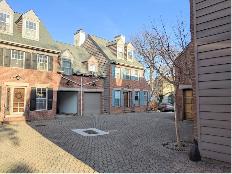 A photo of a woonerf between residential buildings. 