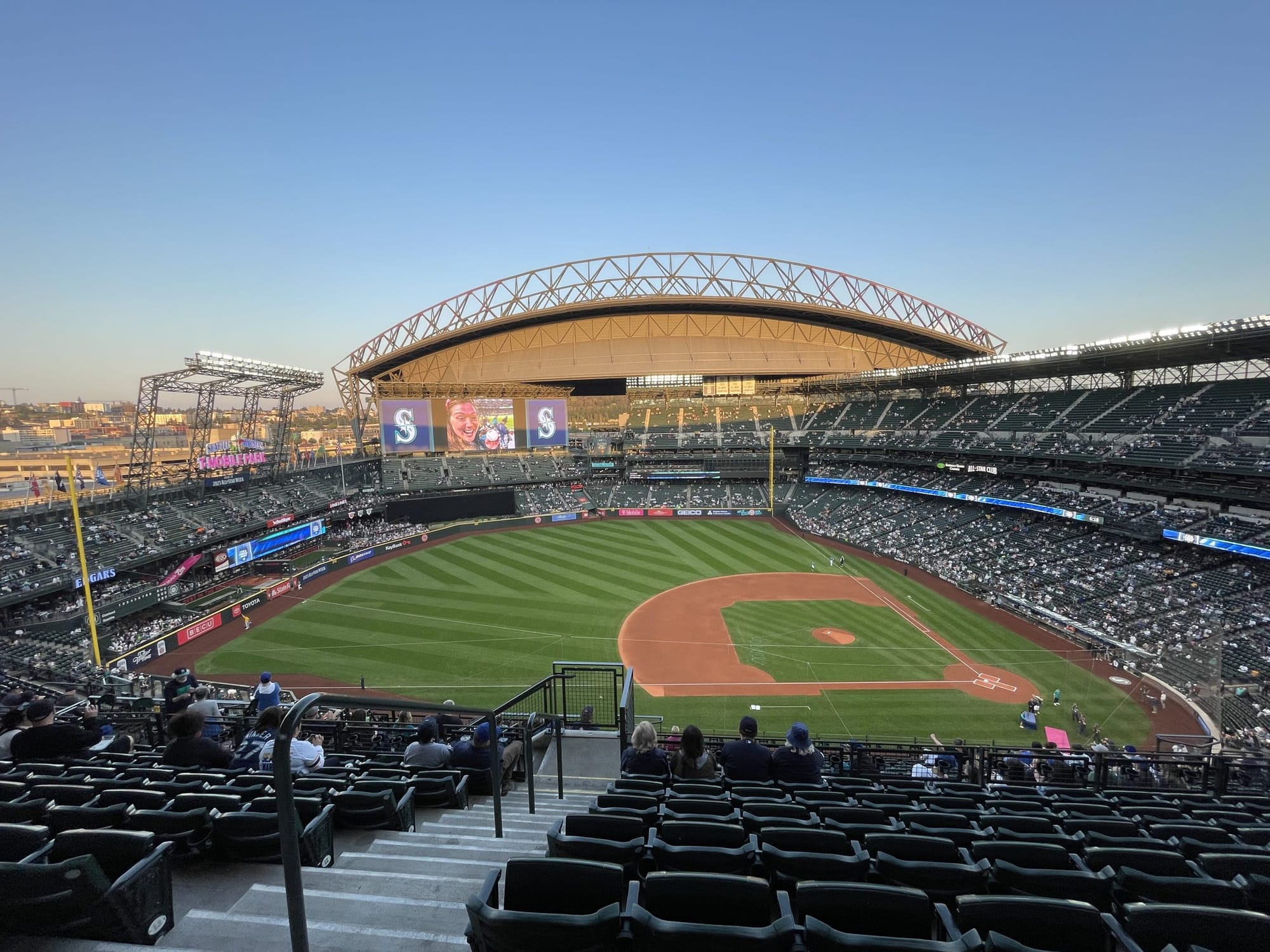 Mariners’ Victory Returns October Baseball to a Changed Seattle