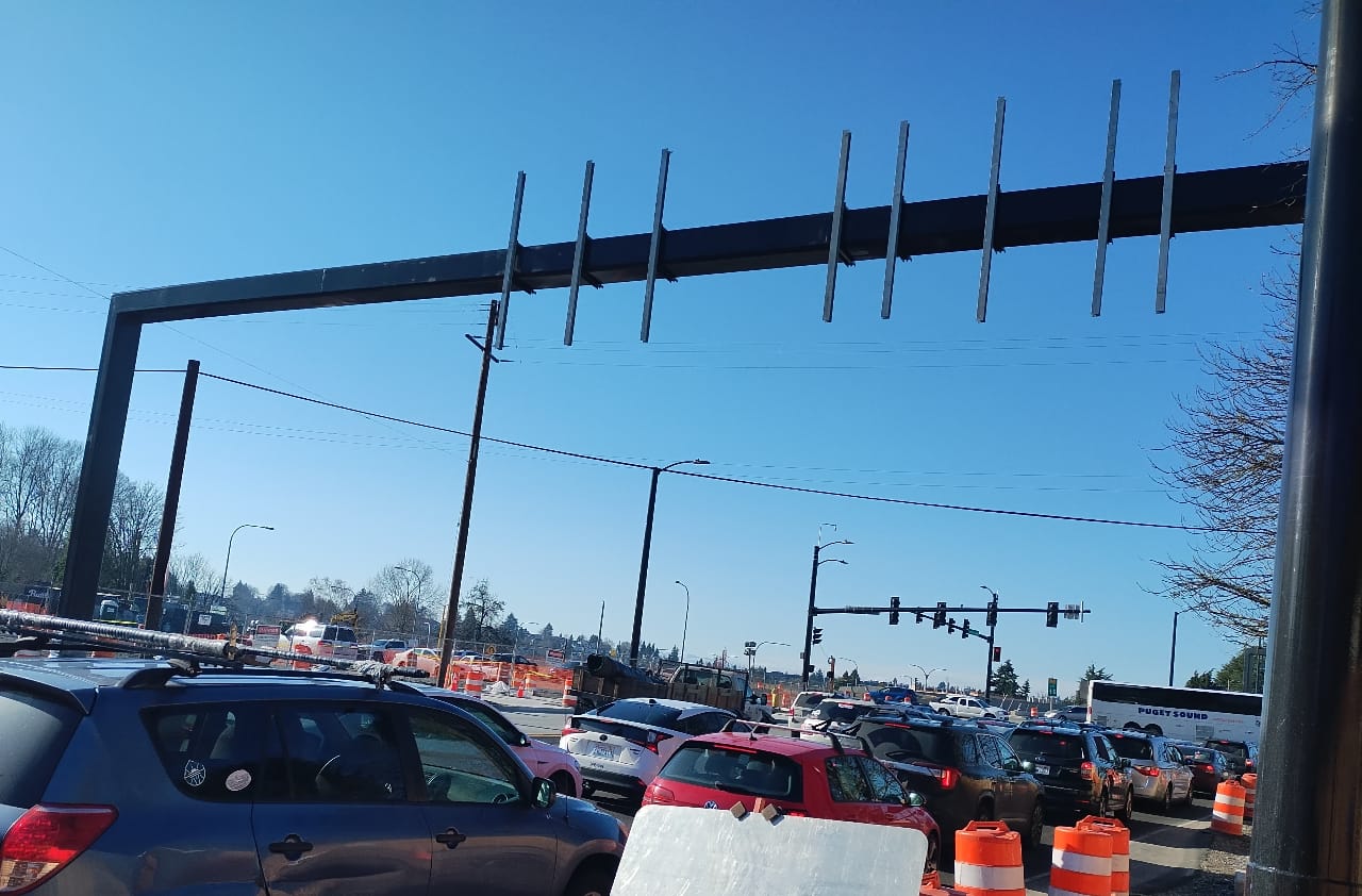Highway-Style Signage Near SR 520 in Montlake Prompts Local Backlash