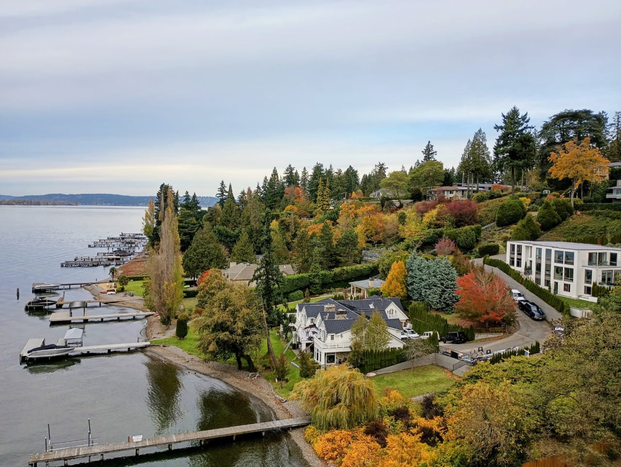 lakefront mansions, big boat docks, and fall colors along the Eastside of Lake Washington